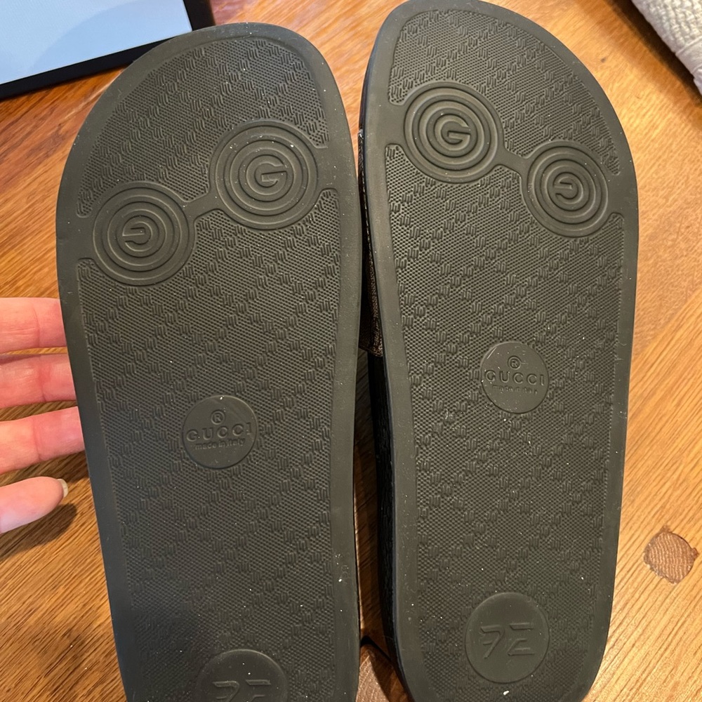 Gucci Limited release pool slides. - Picture 2 of 2